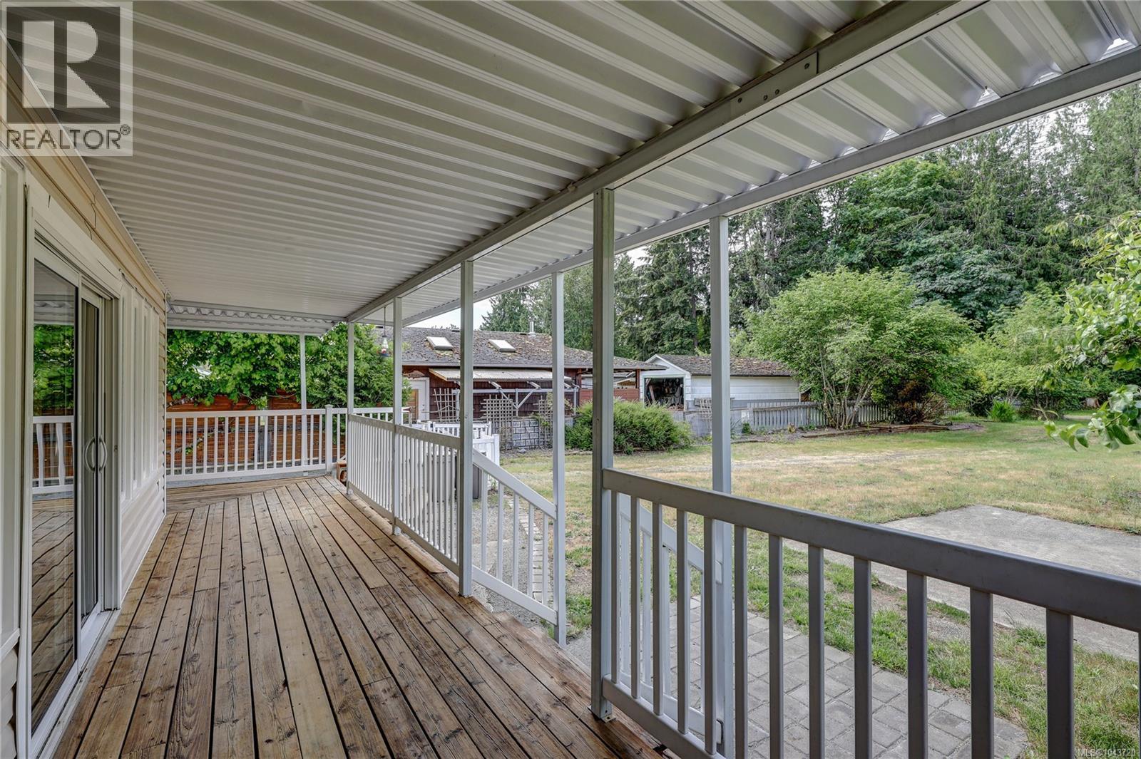 9486 Chemainus Rd - Image 39