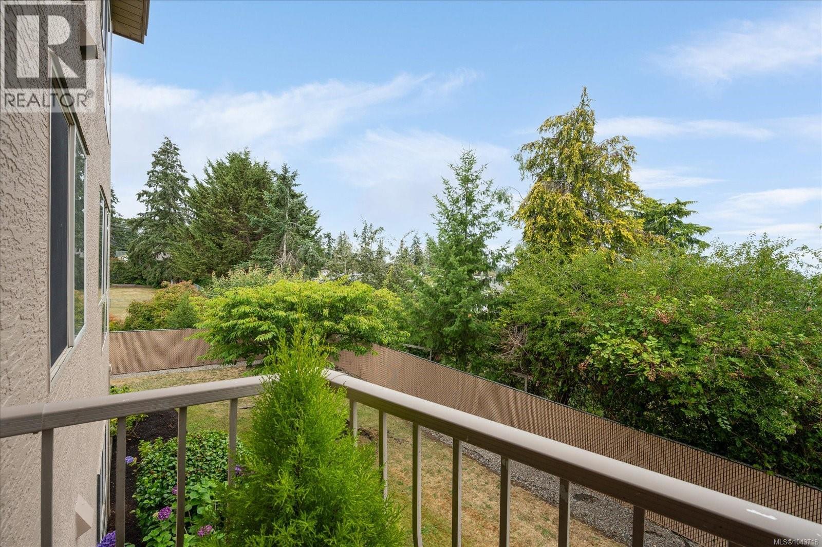 204 335 Hirst Ave W, Parksville