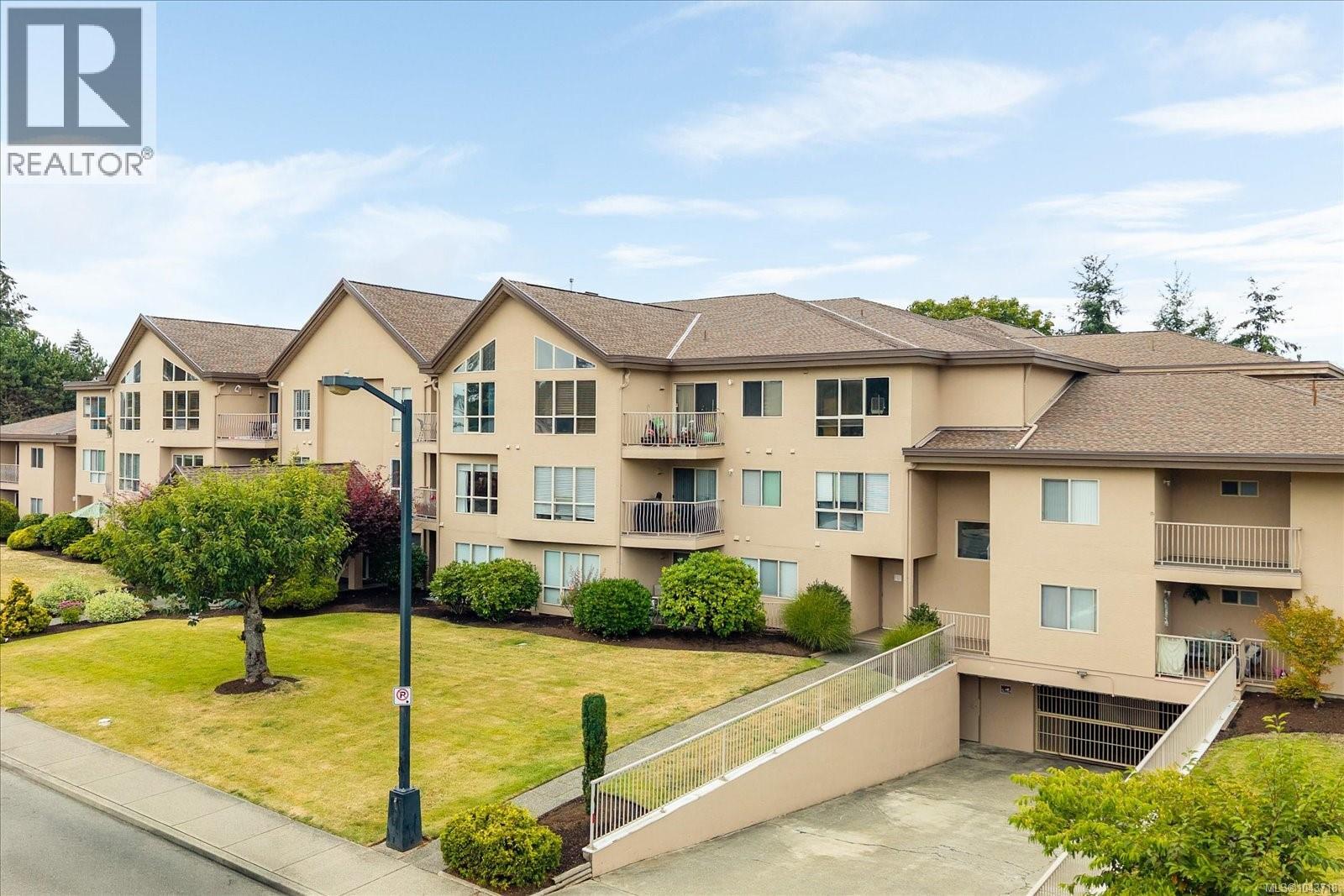 204 335 Hirst Ave W, Parksville