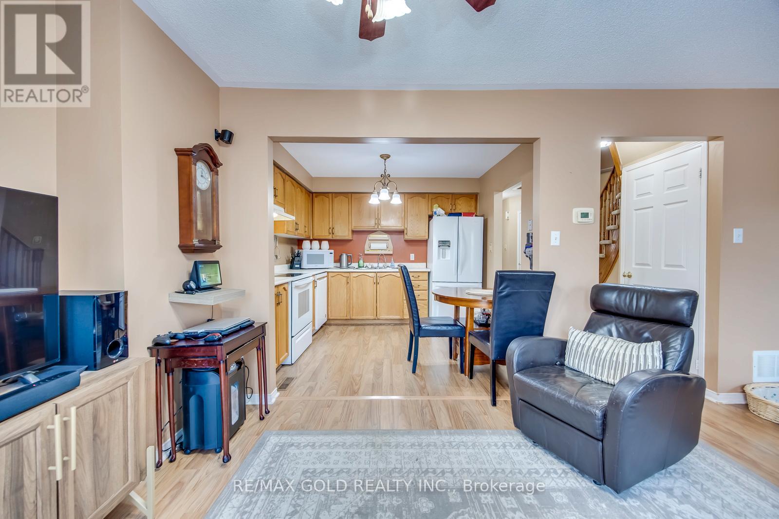 48 PIDDUCK STREET - 17