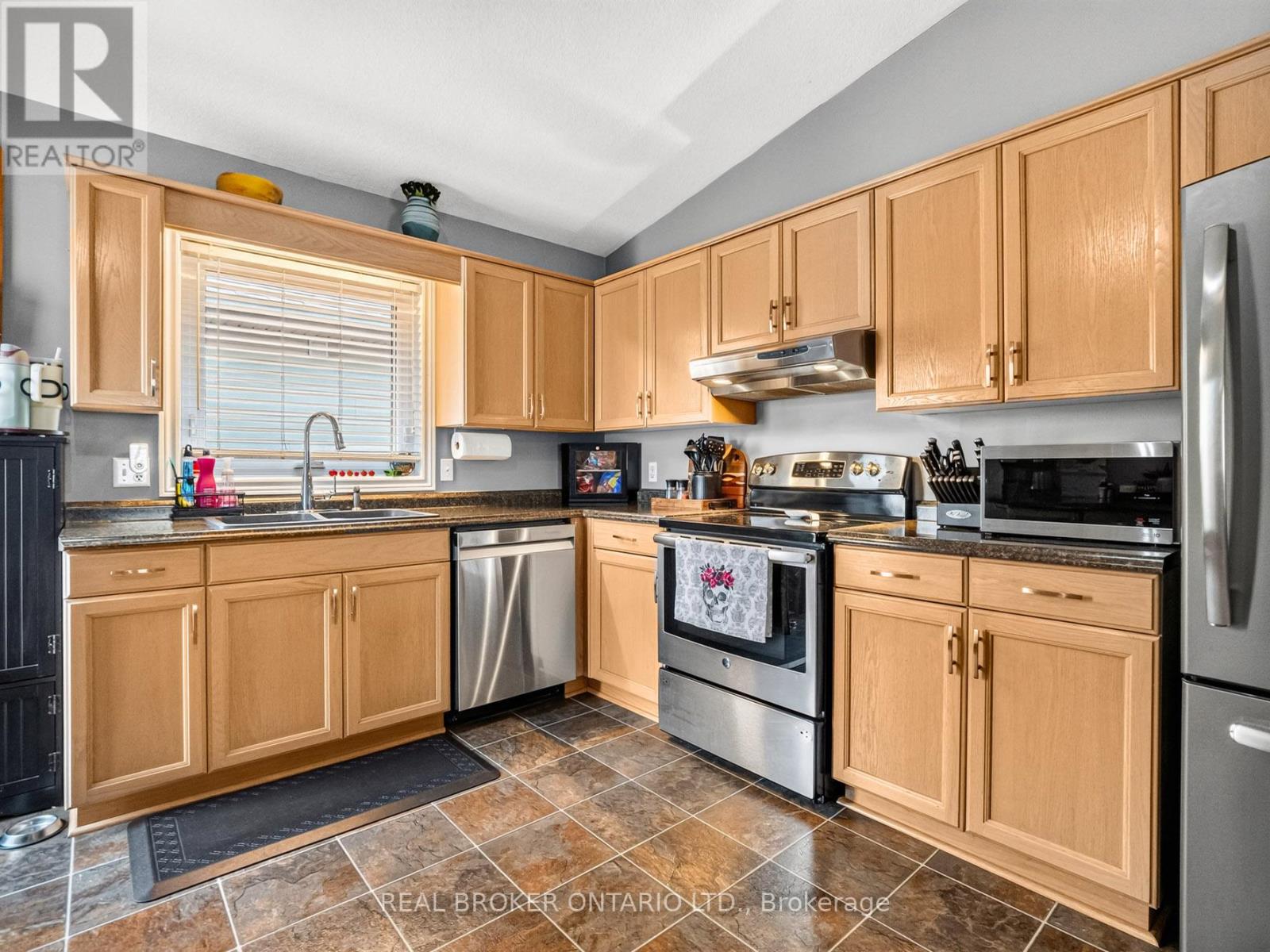 501 TRILLIUM AVENUE - 16