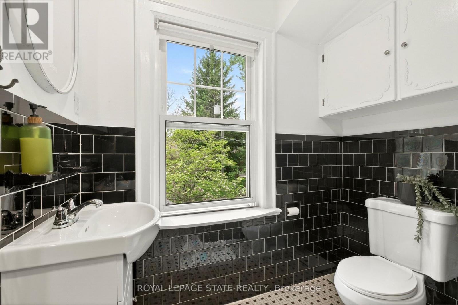 13 TWEEDSMUIR AVENUE - 35