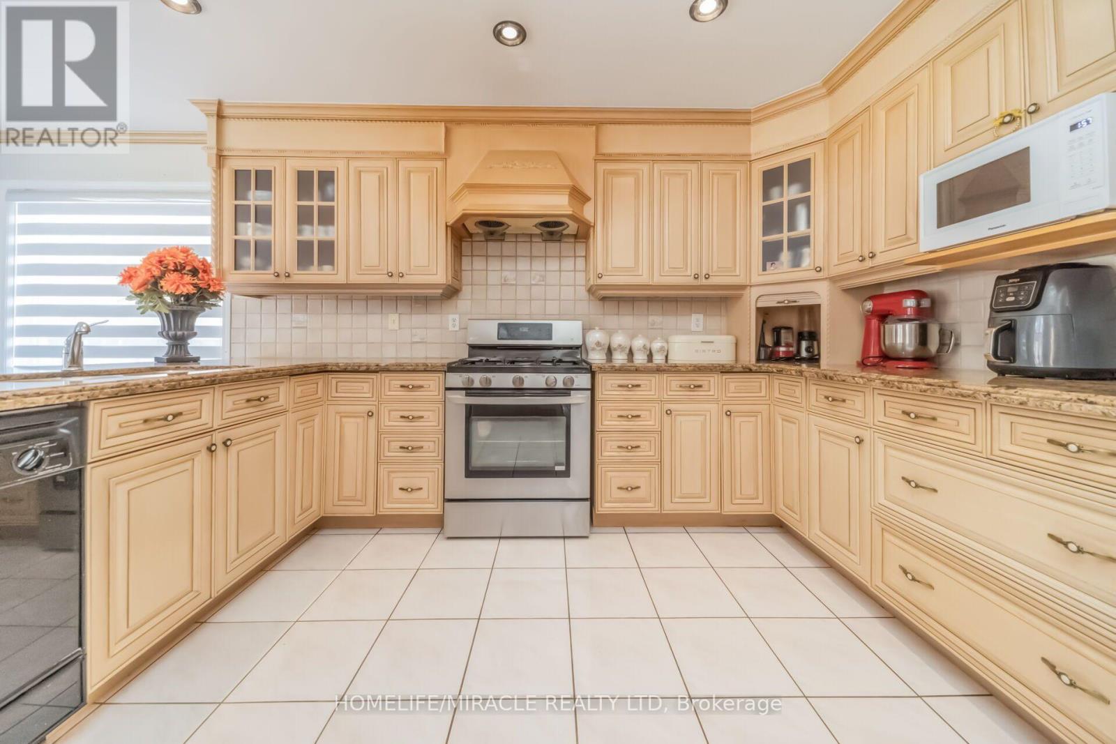 32 GOLD TREE STREET - 10