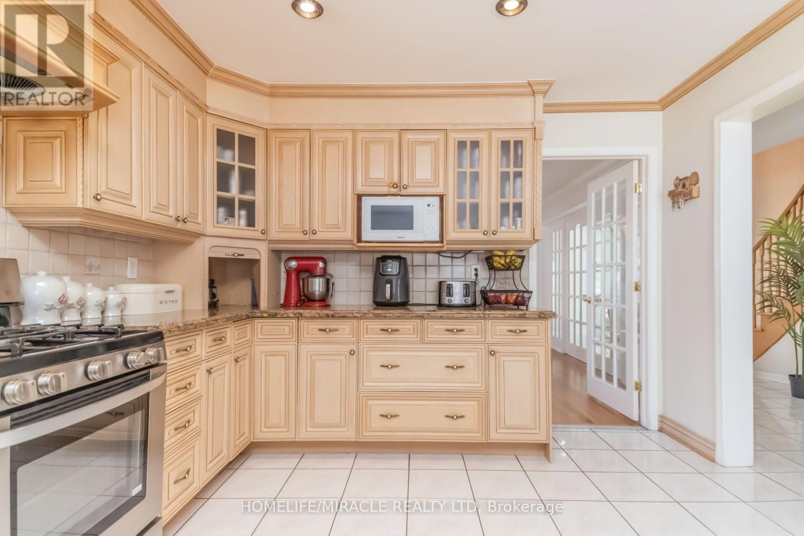 32 GOLD TREE STREET - 12