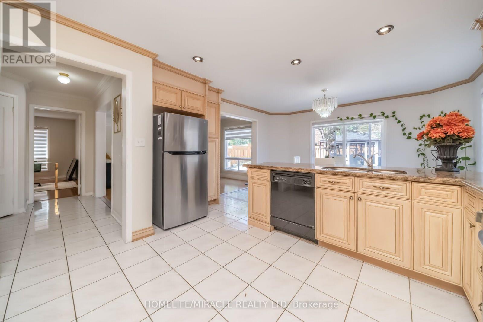 32 GOLD TREE STREET - 13