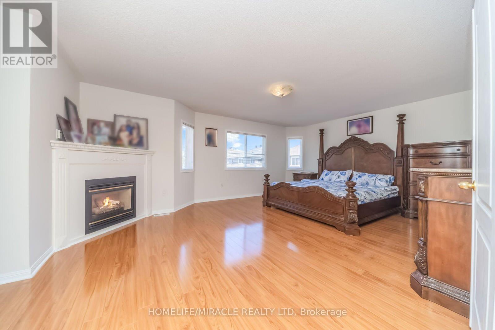 32 GOLD TREE STREET - 27