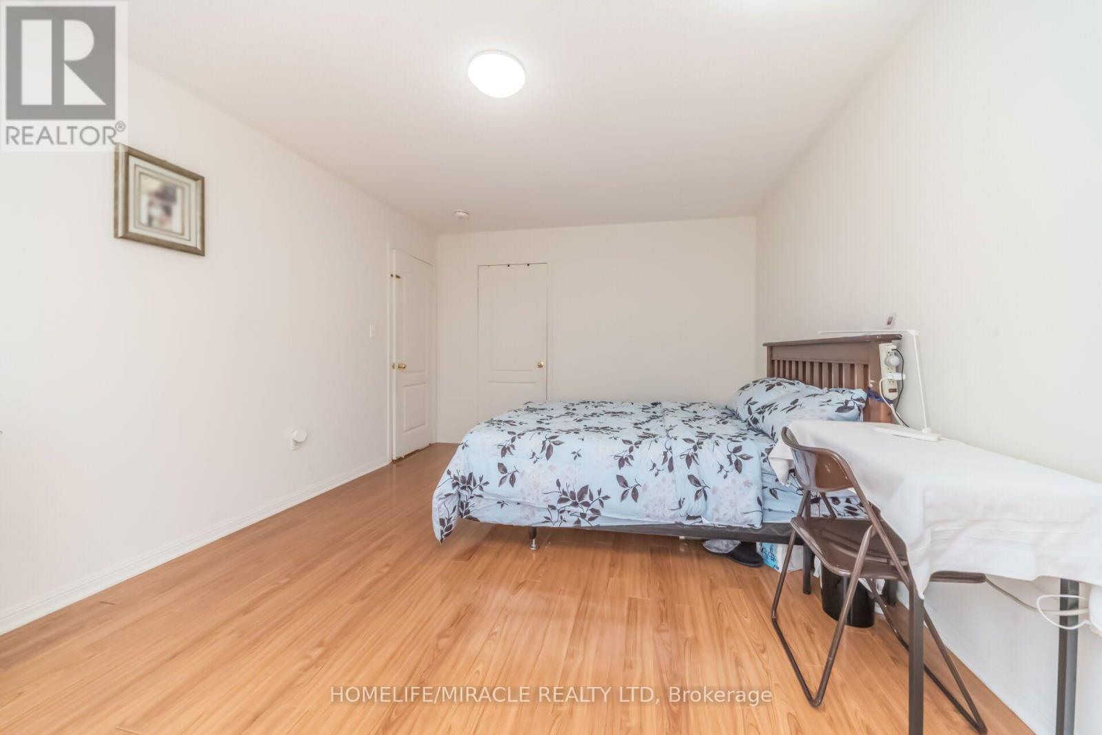32 GOLD TREE STREET - 42