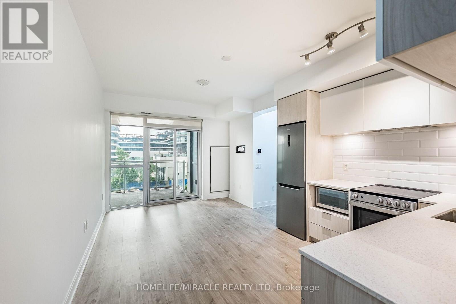 #303 65 ANNIE CRAIG DRIVE - 13