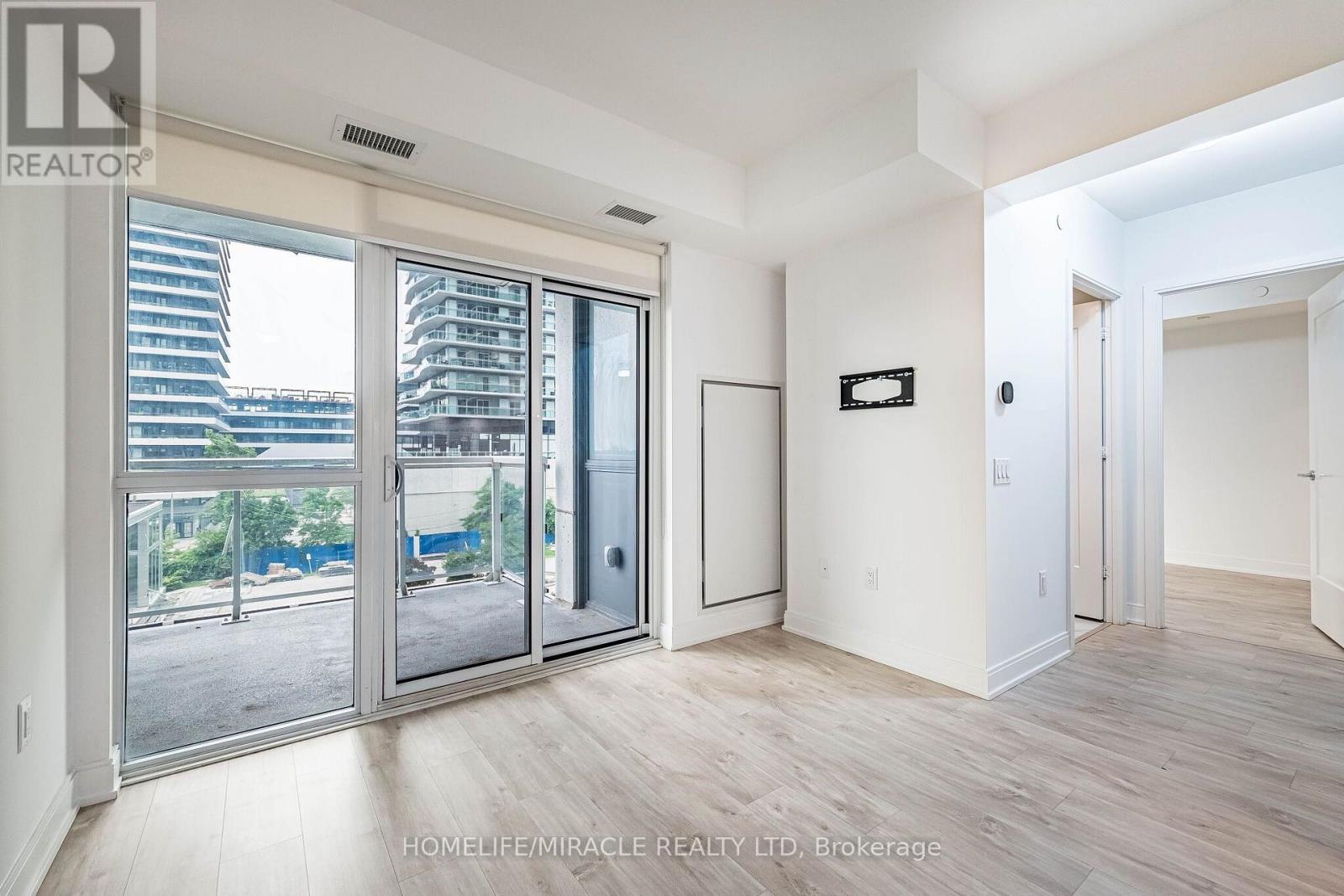 #303 65 ANNIE CRAIG DRIVE - 16
