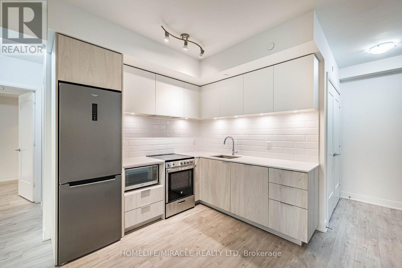 #303 65 ANNIE CRAIG DRIVE - 19