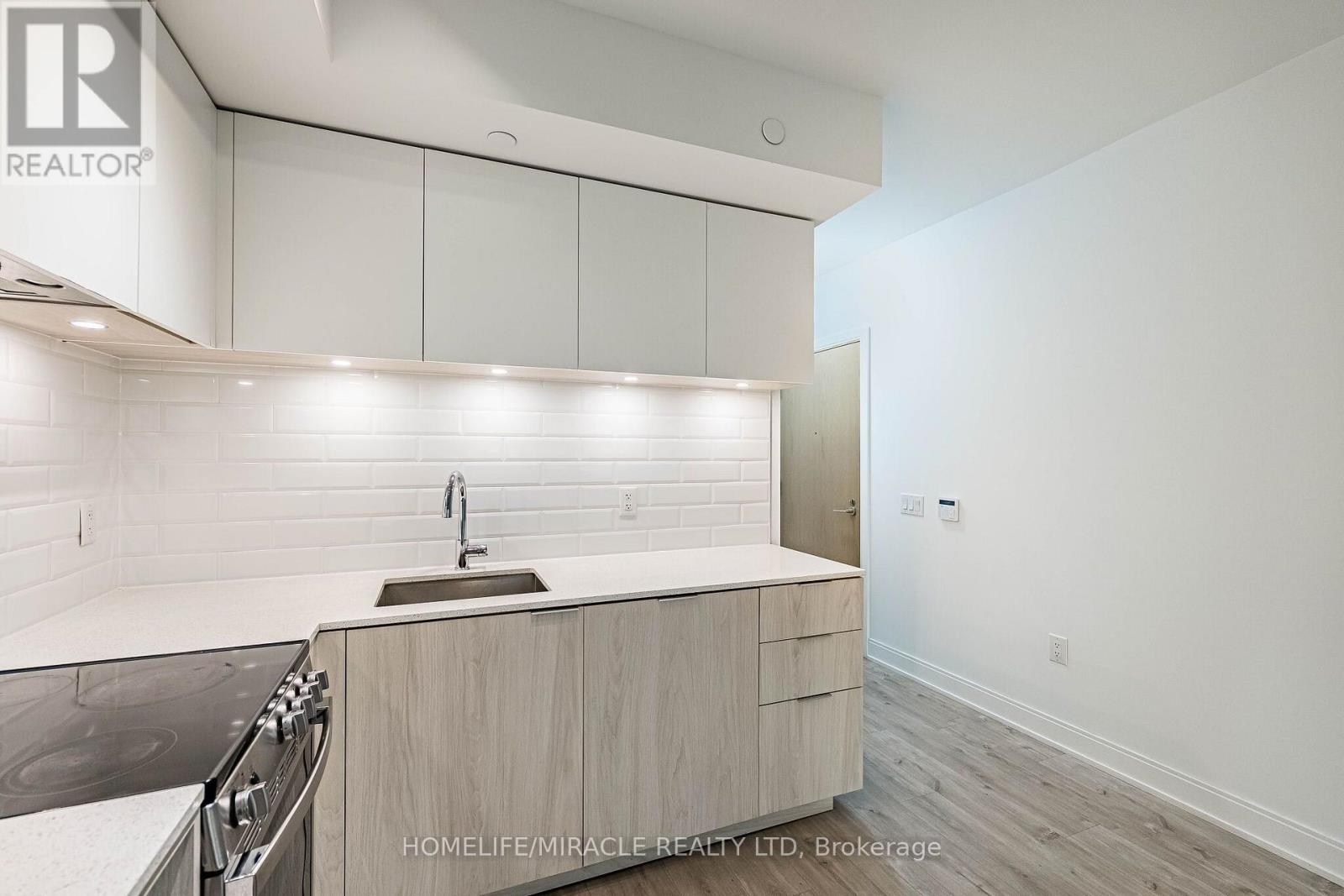 #303 65 ANNIE CRAIG DRIVE - 21