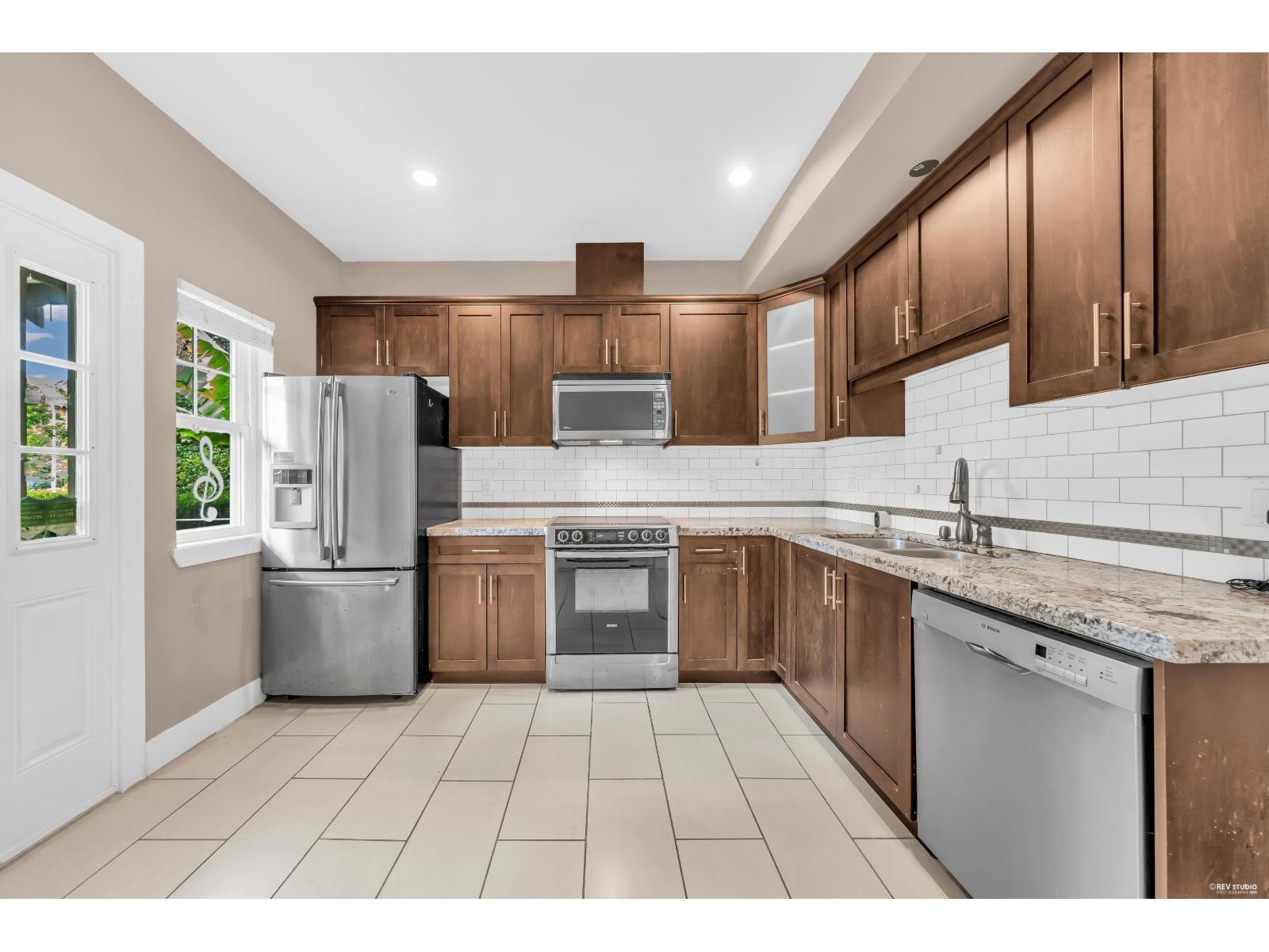 3 Bed, 3 Bath House for Sale in Surrey – 11 15933 86A AVENUE, Surrey – MLS# R3147981 - Image 4