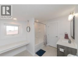 35 Lake Avenue, Jackfish Lake, SK S0M1X0 Photo 20