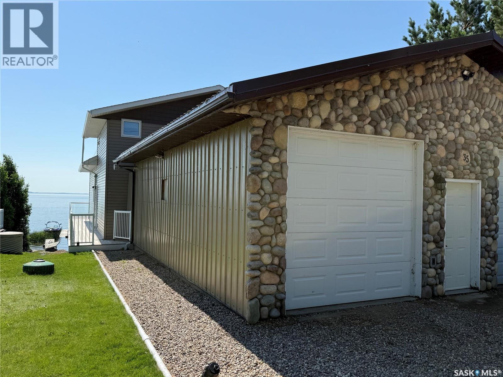35 Lake AVENUE - 36