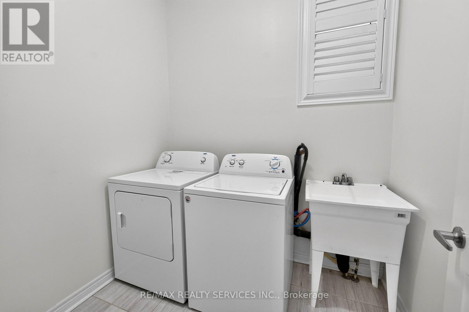 1149 UPPER THAMES DRIVE - 21