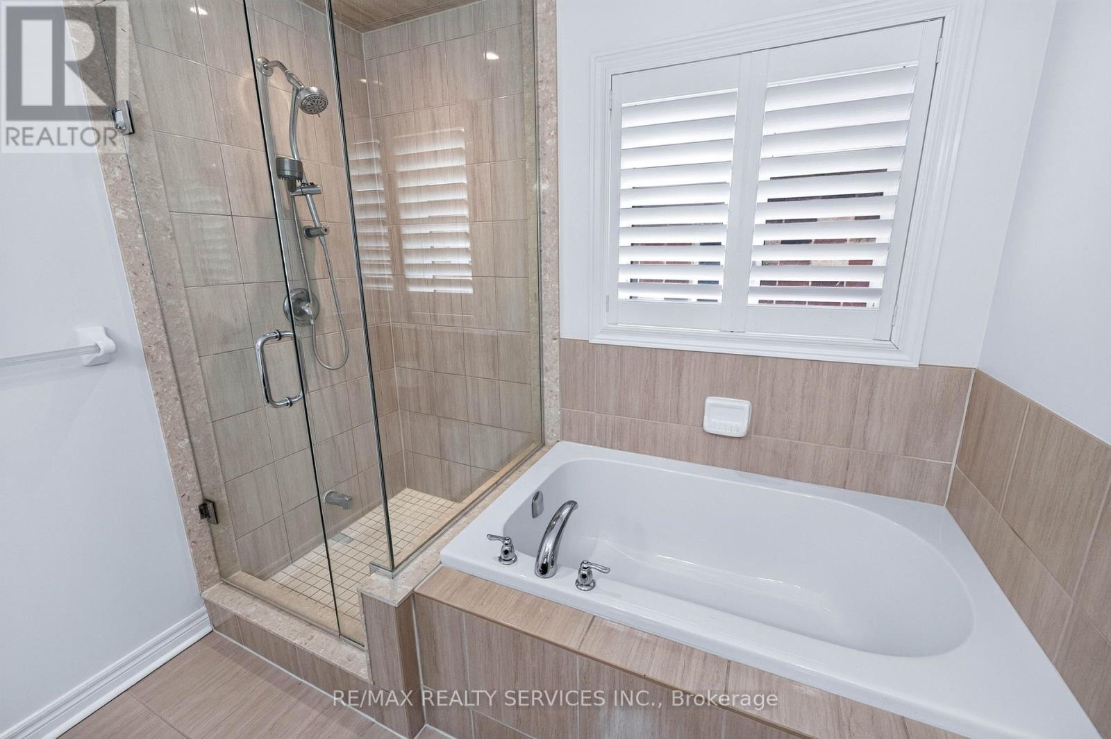 1149 UPPER THAMES DRIVE - 28
