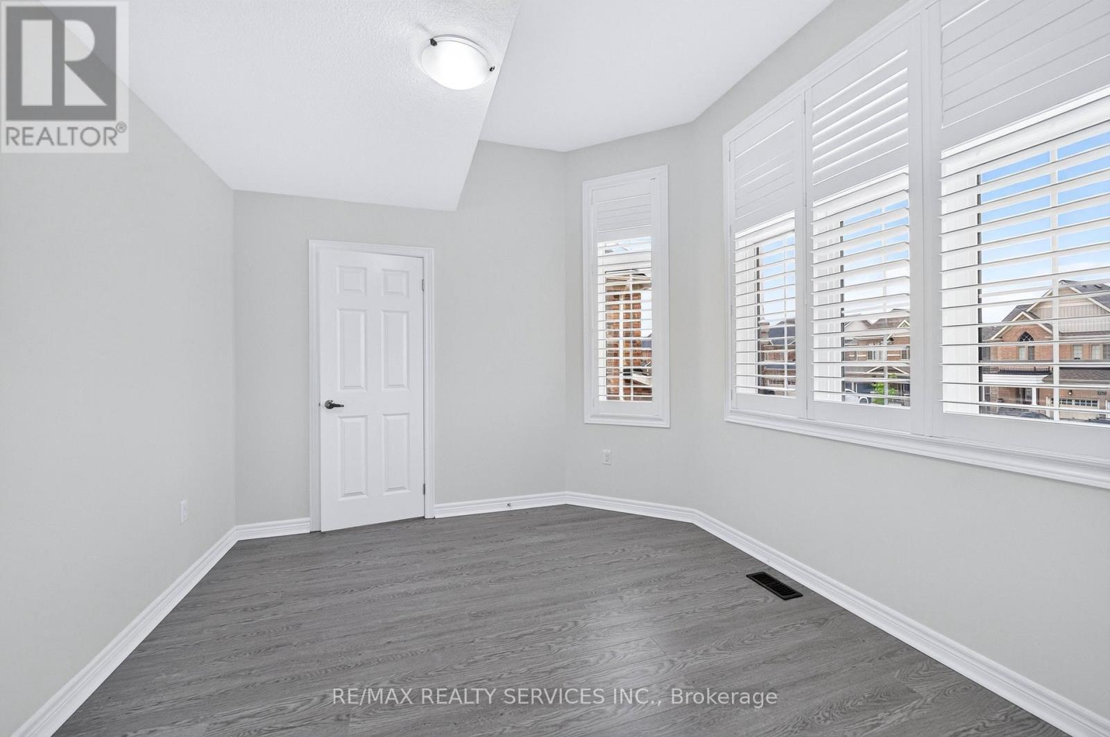 1149 UPPER THAMES DRIVE - 30