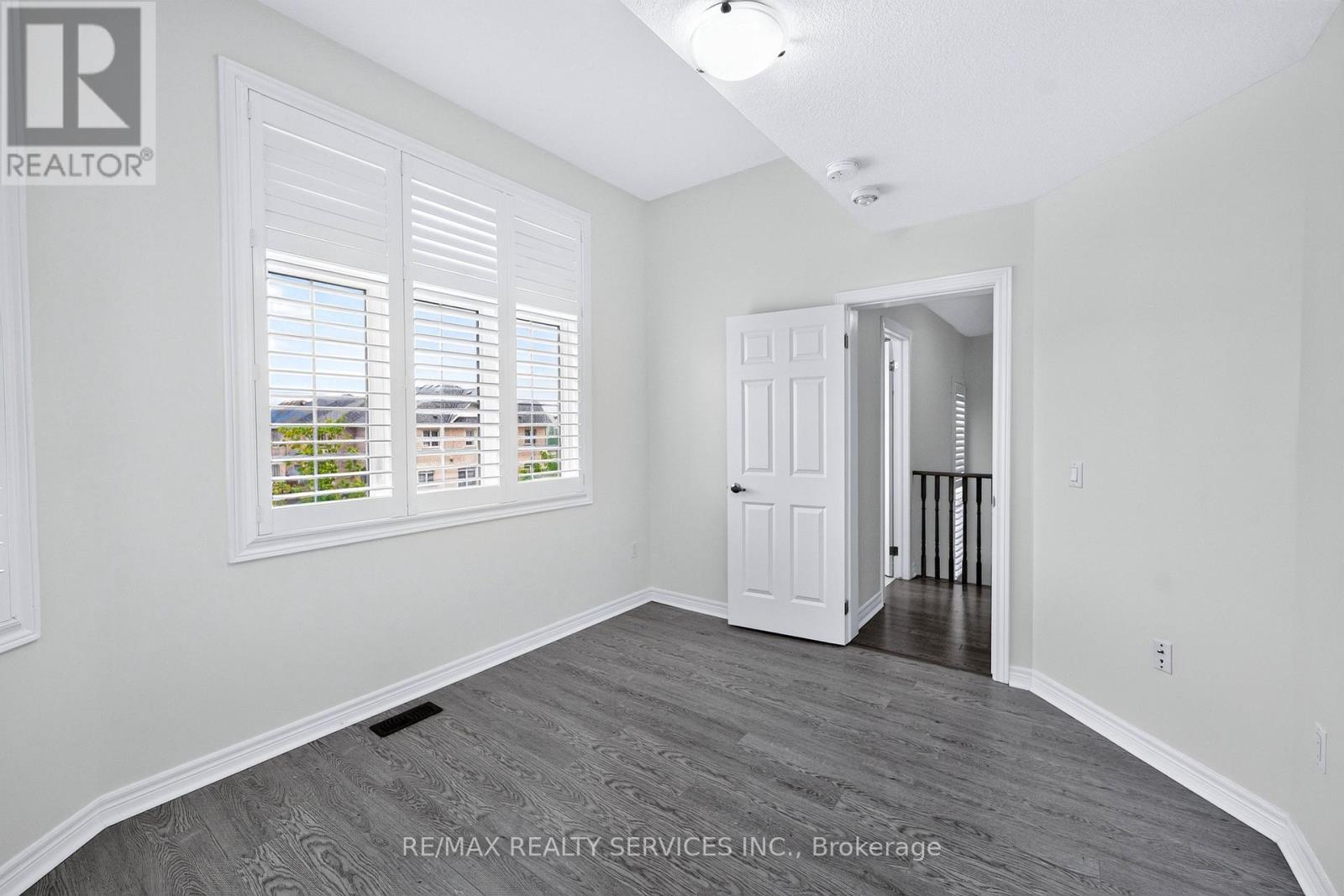 1149 UPPER THAMES DRIVE - 33