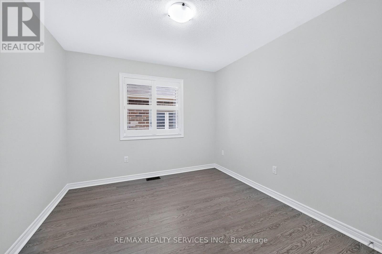 1149 UPPER THAMES DRIVE - 34