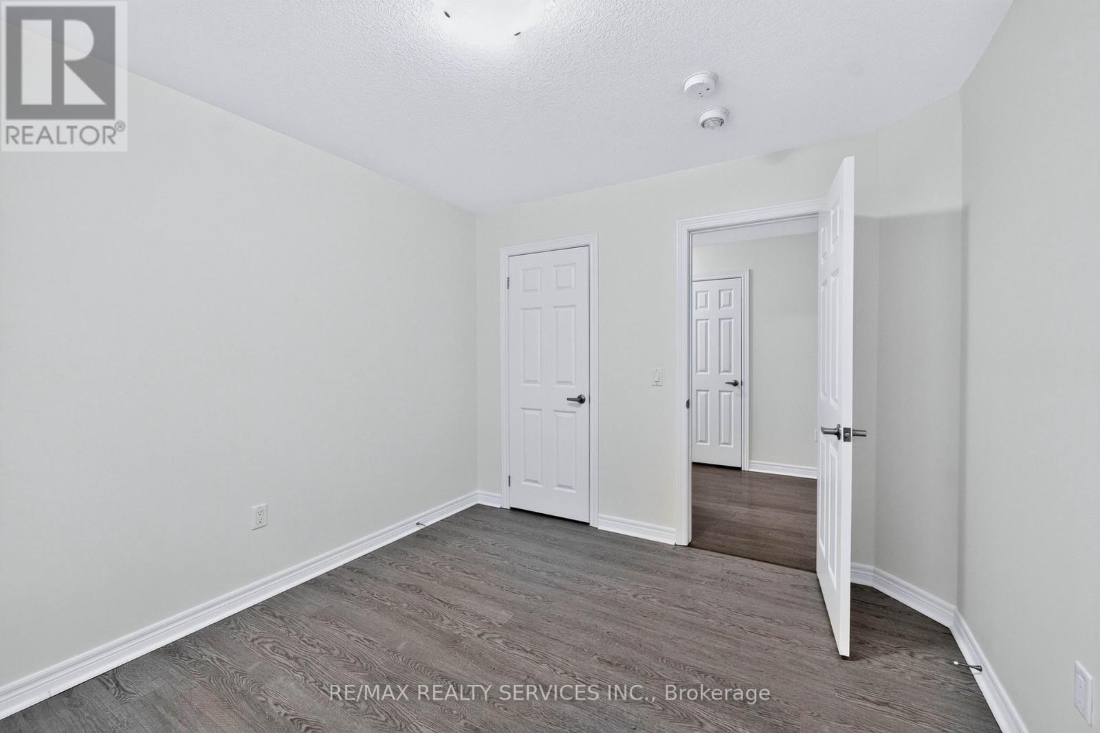 1149 UPPER THAMES DRIVE - 36