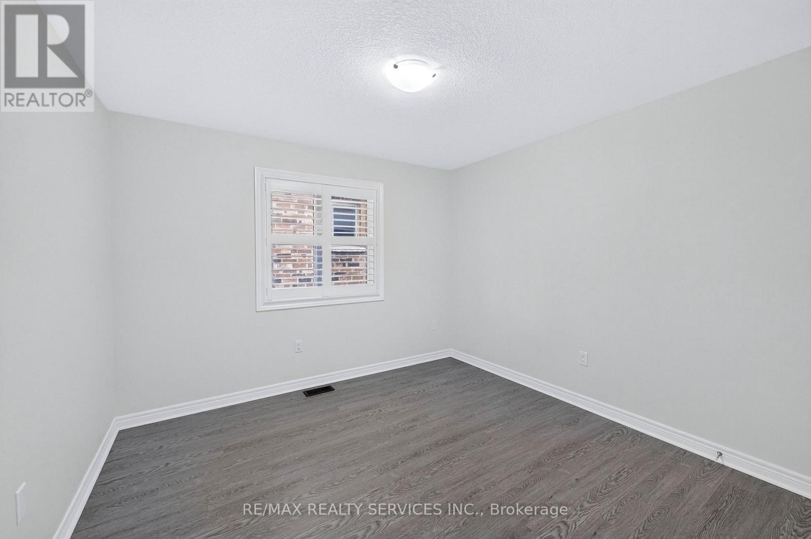 1149 UPPER THAMES DRIVE - 37