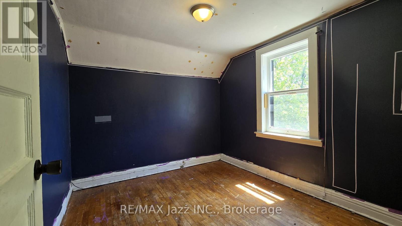 629 BROWN STREET - 9