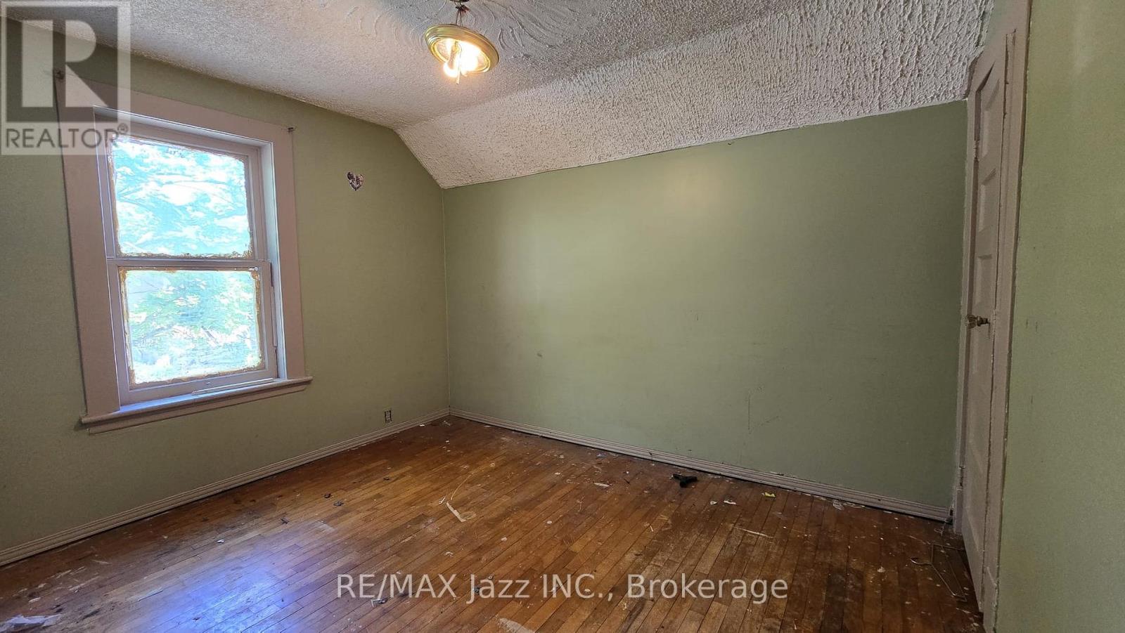 629 BROWN STREET - 10