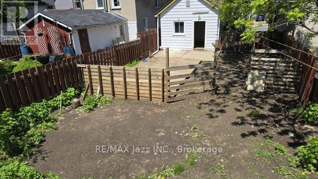 629 BROWN STREET - 22