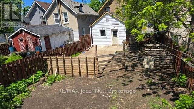 629 BROWN STREET - 18