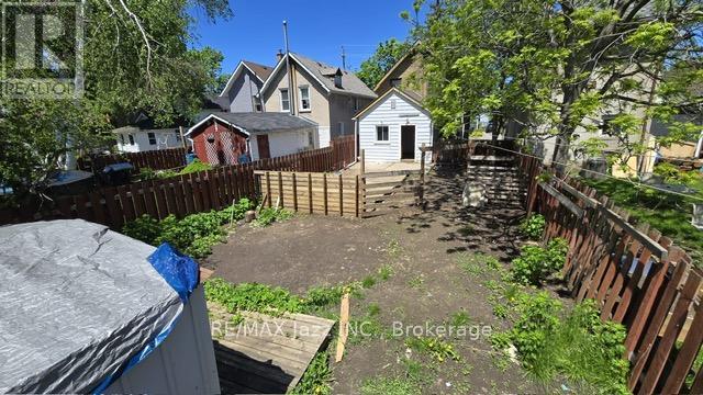 629 BROWN STREET - 19