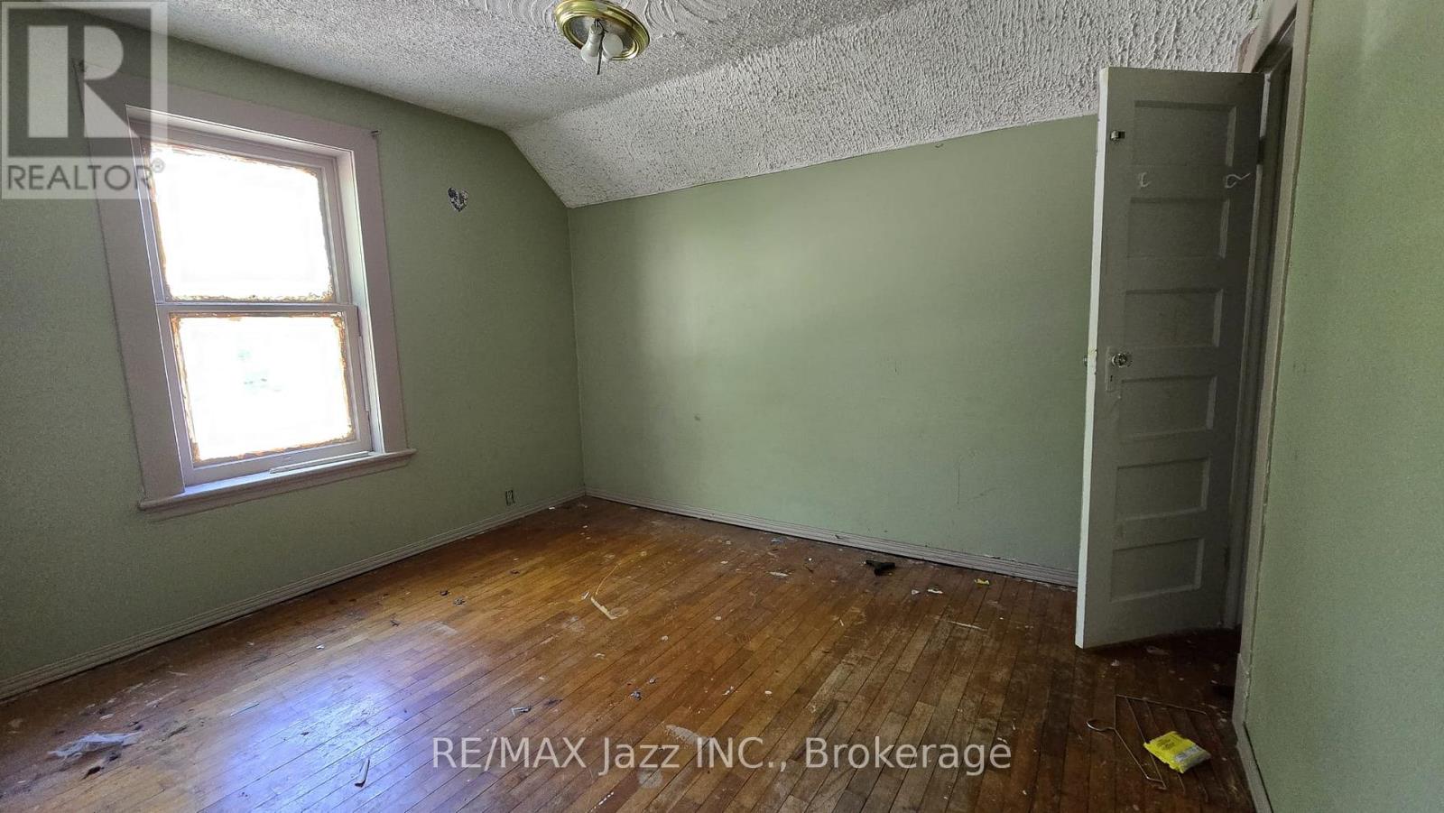 629 BROWN STREET - 11