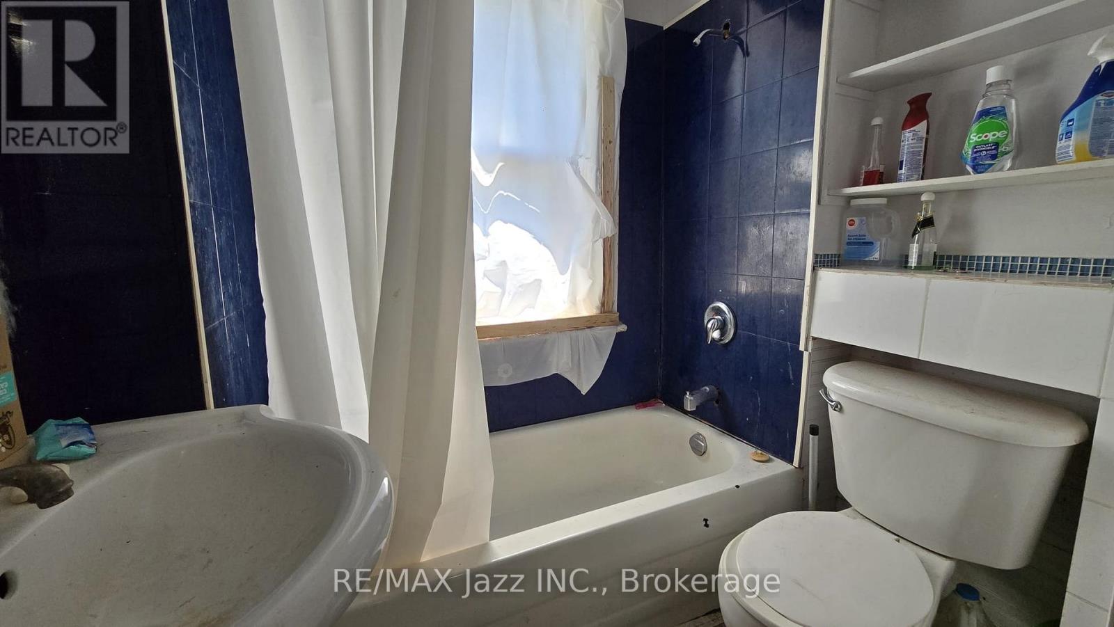 629 BROWN STREET - 16