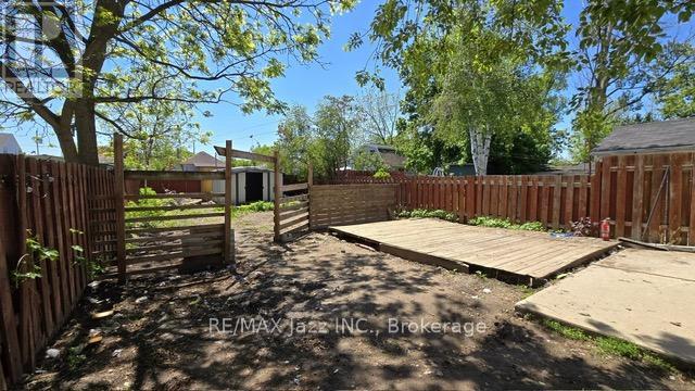629 BROWN STREET - 21