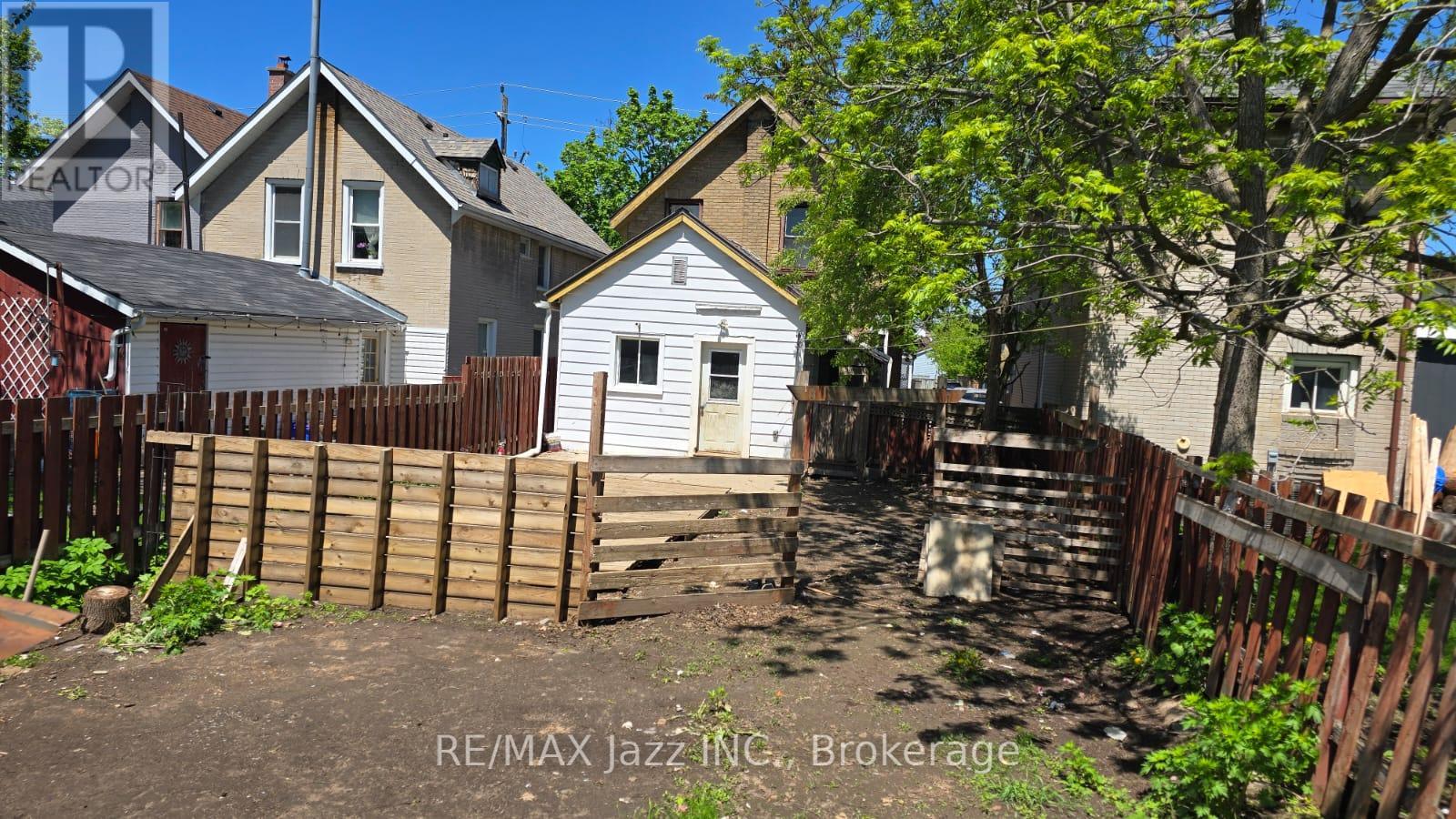 629 BROWN STREET - 20