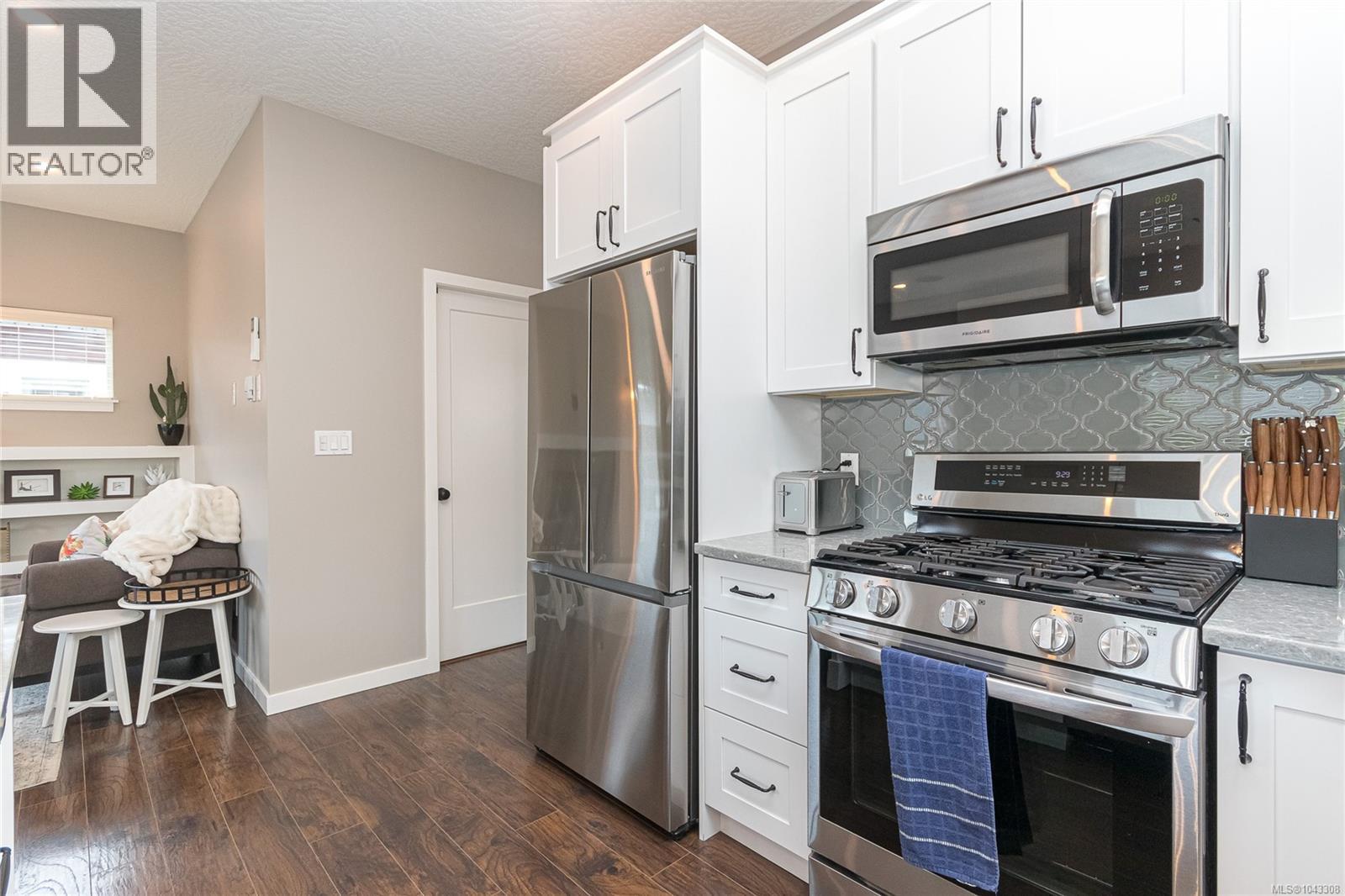 3374 Hazelwood Rd - 14