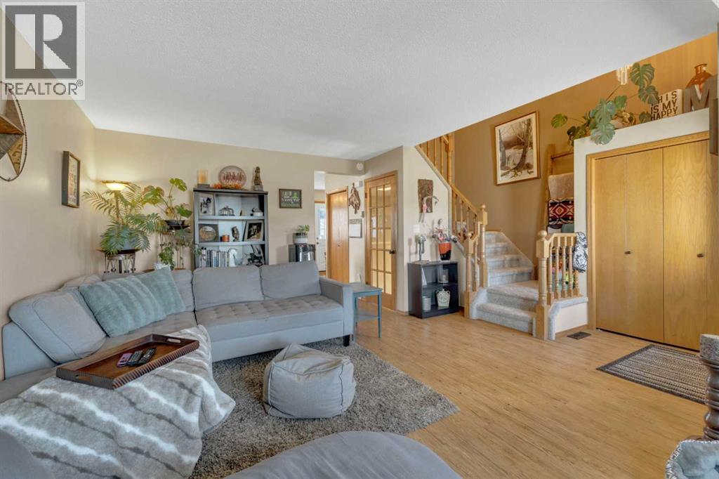 6134 52 Street Close - 19