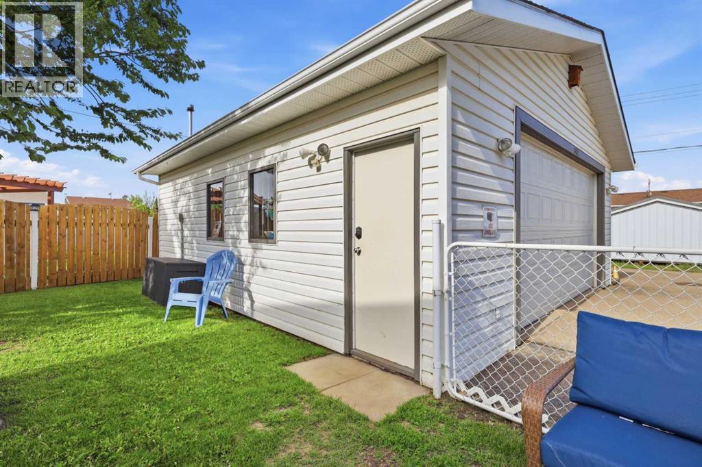 6134 52 Street Close - 10
