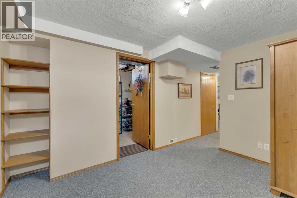 6134 52 Street Close - 37