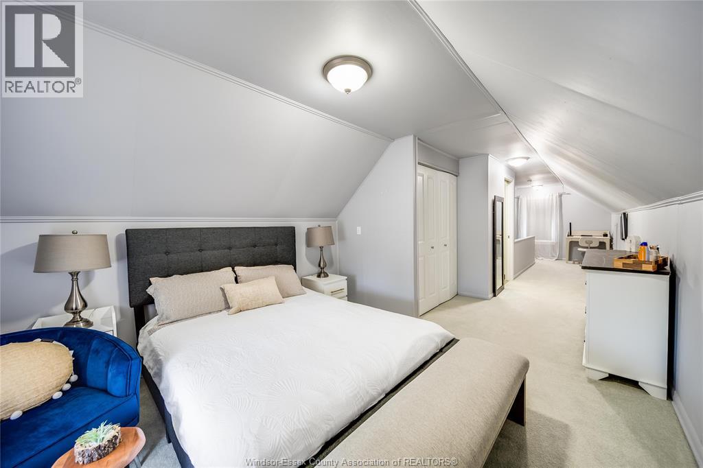 1030 ISABELLE PLACE - 24