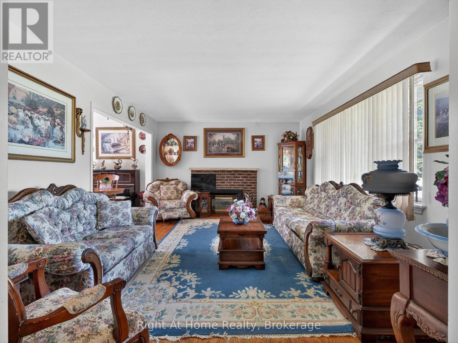 47 CHURCHILL AVENUE - 14