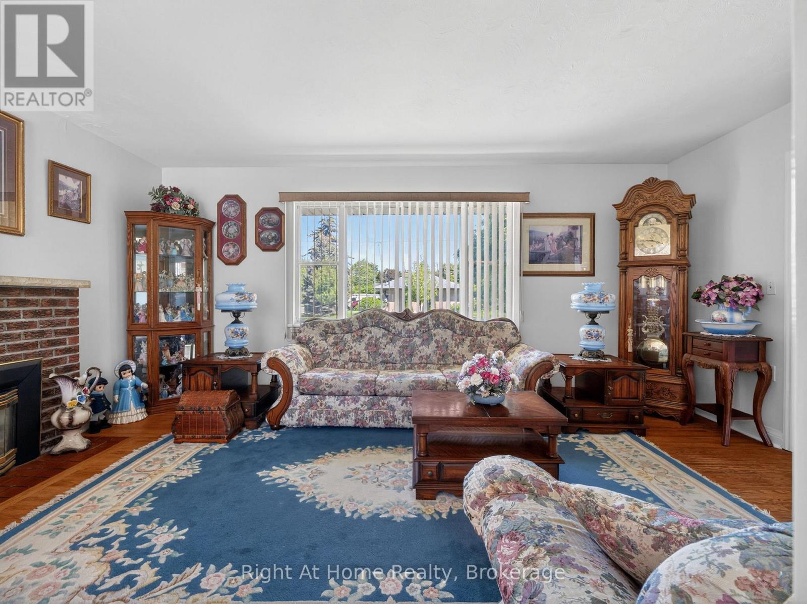 47 CHURCHILL AVENUE - 15