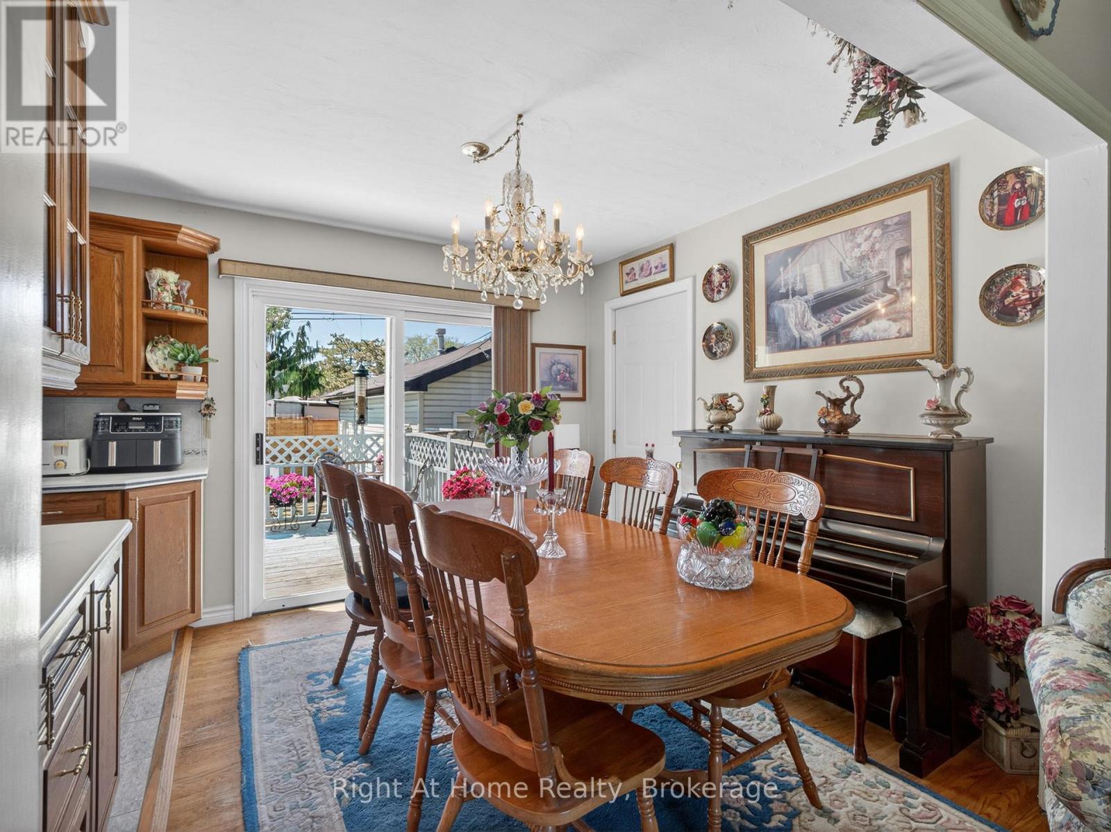 47 CHURCHILL AVENUE - 17