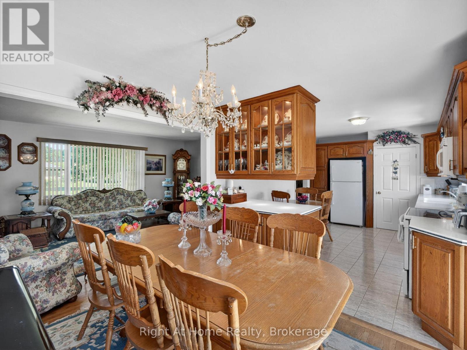 47 CHURCHILL AVENUE - 18