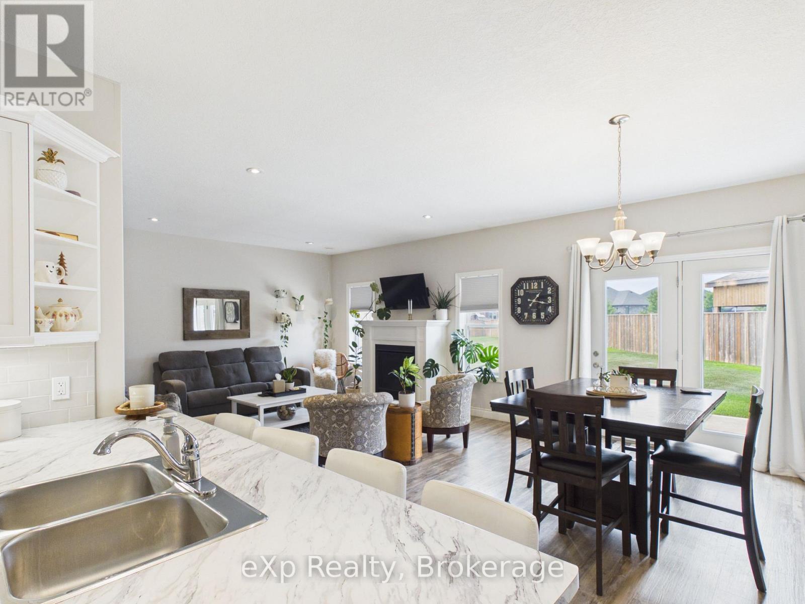 #11 1050 WATERLOO STREET - 10