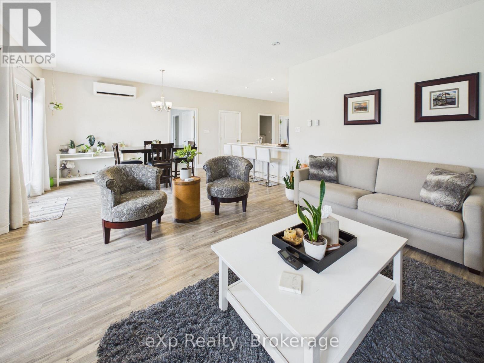 #11 1050 WATERLOO STREET - 13