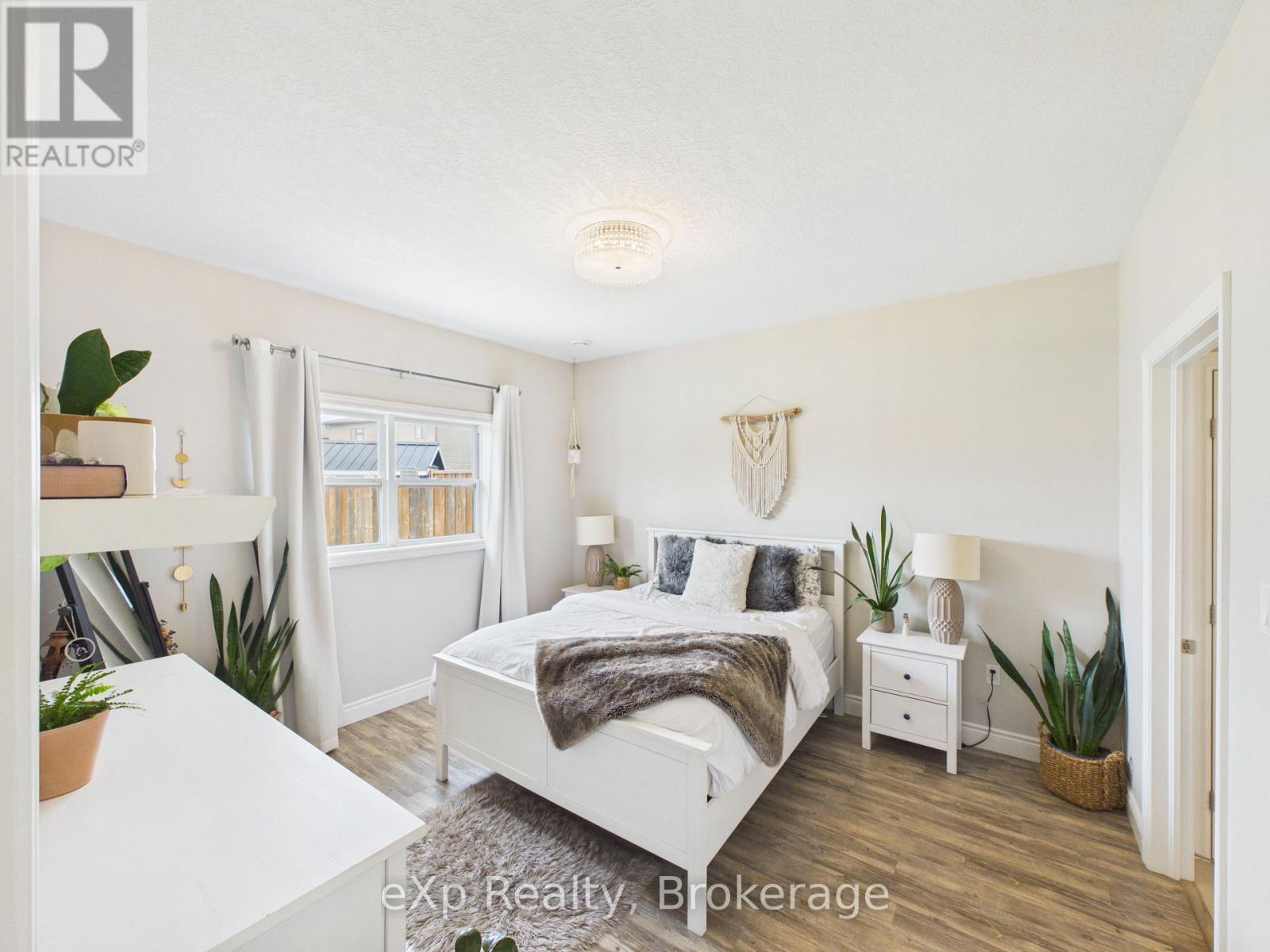 #11 1050 WATERLOO STREET - 14