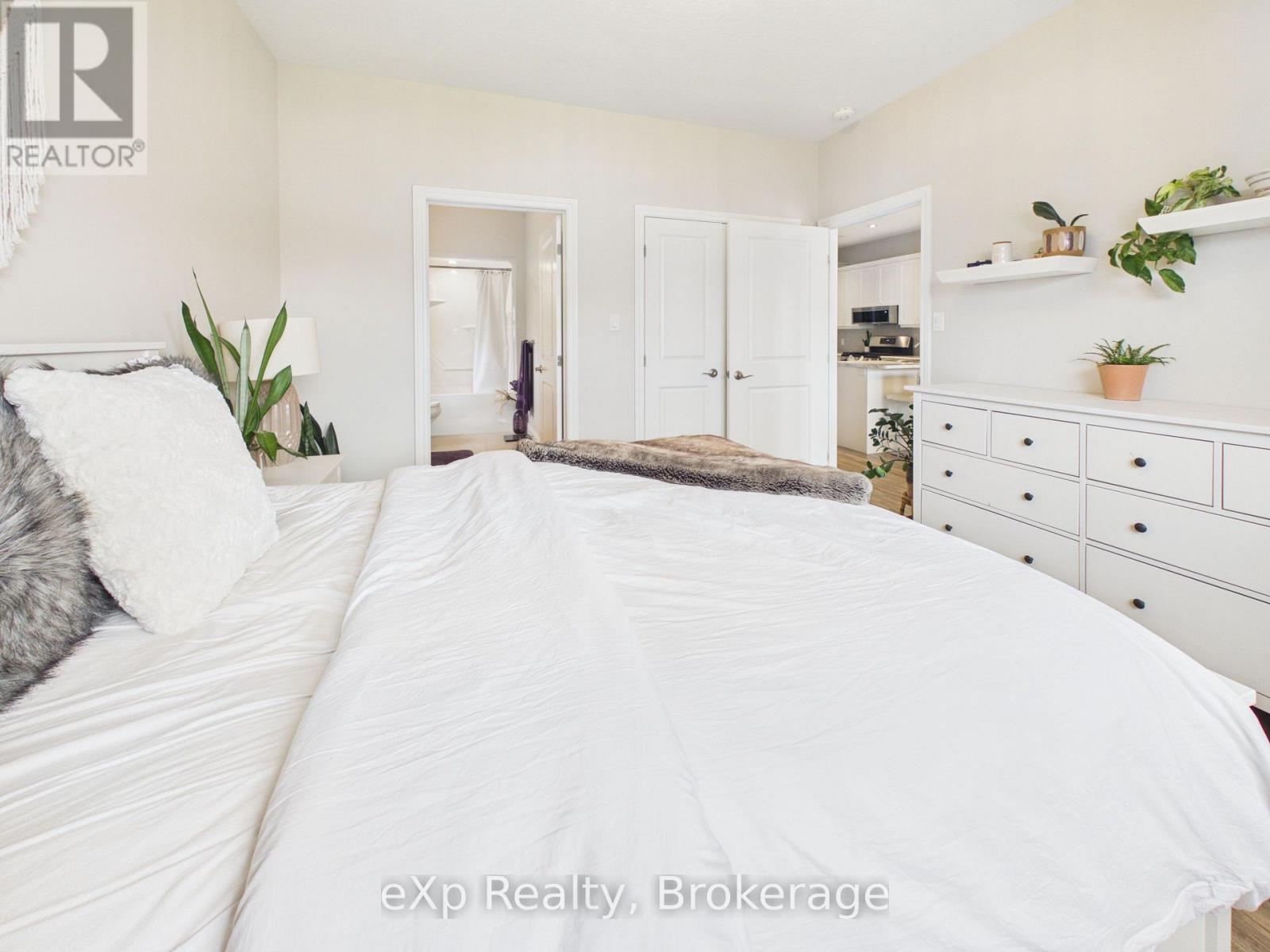 #11 1050 WATERLOO STREET - 15