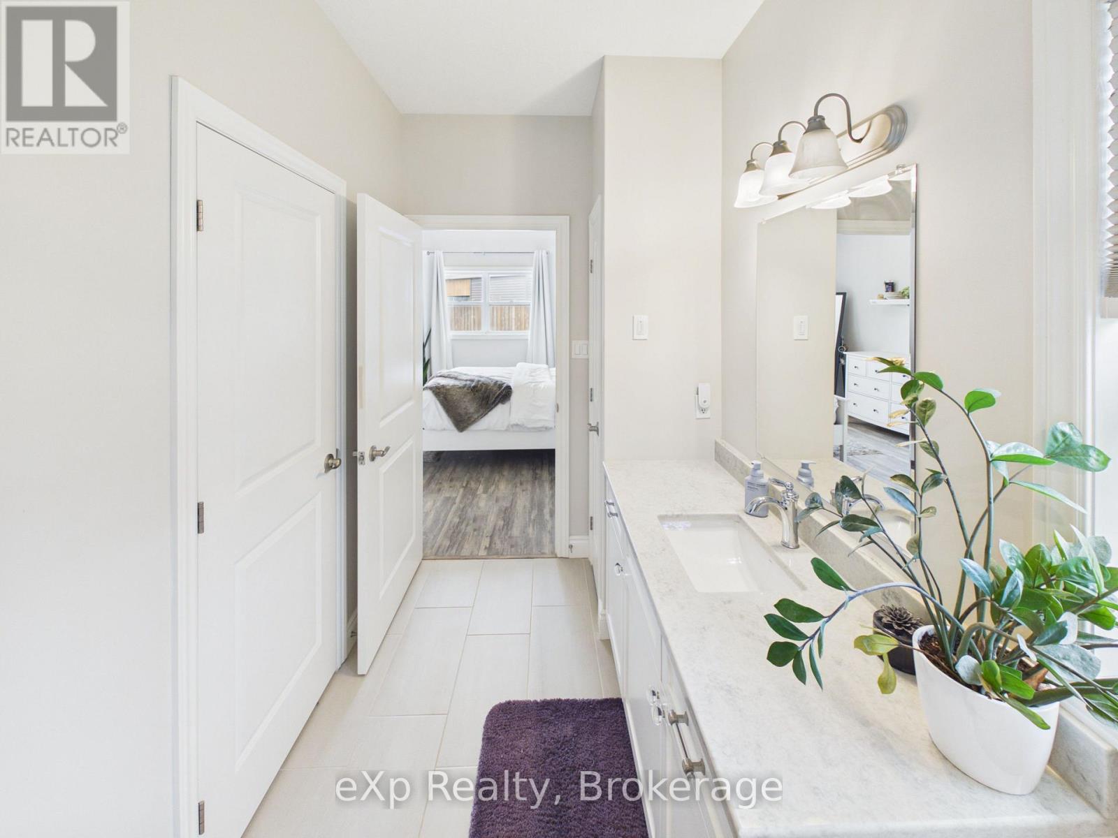 #11 1050 WATERLOO STREET - 18