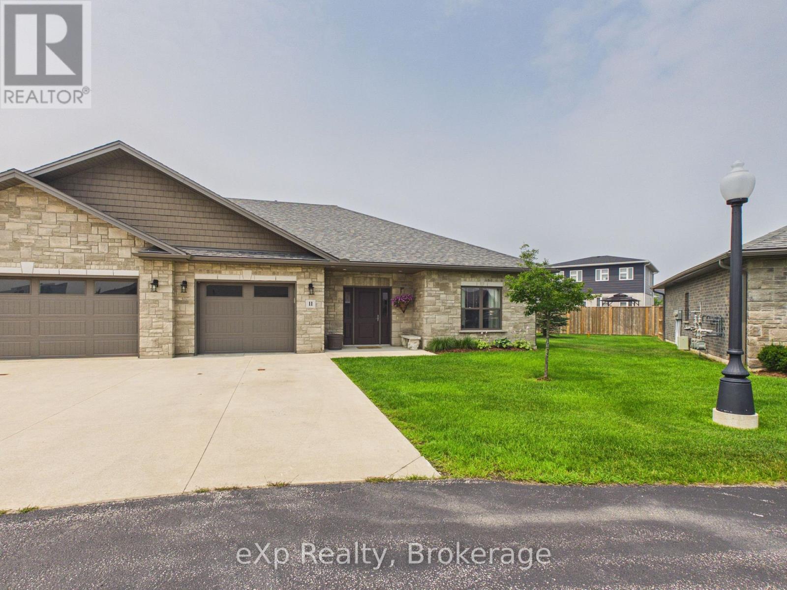 #11 1050 WATERLOO STREET - 2