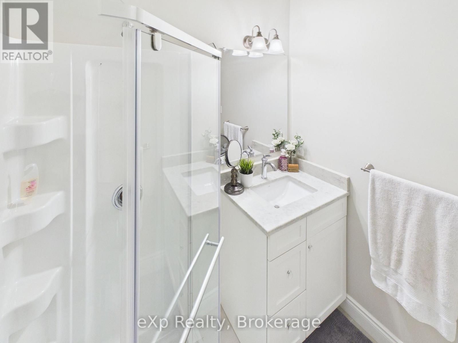 #11 1050 WATERLOO STREET - 22